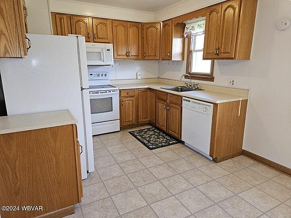3rd image of 1012 Mulberry St