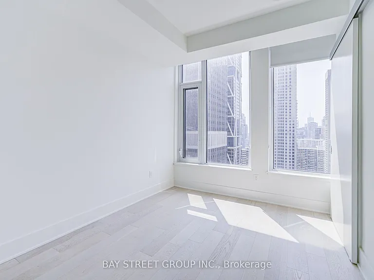11 Yorkville Ave #2312 — Photo 35