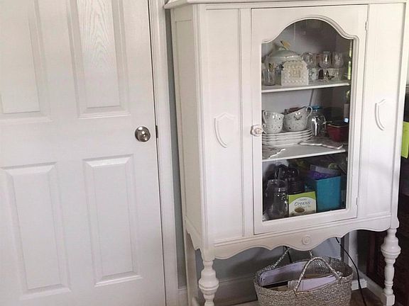 5th image of 44 Logan Ln