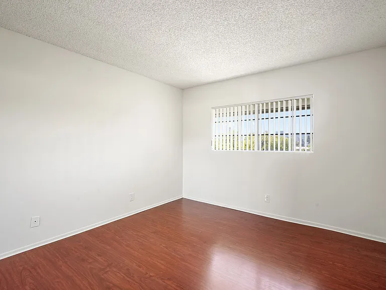 10845 Camarillo St #202 — Photo 18