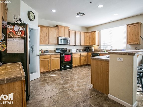 4th image of 1824 Farnham Ave