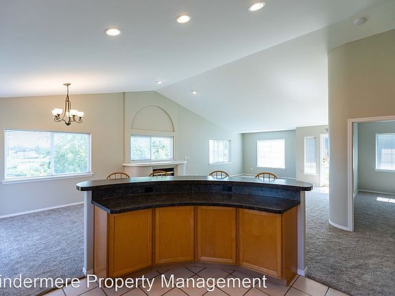 3rd image of 2054 Kiwi Dr
