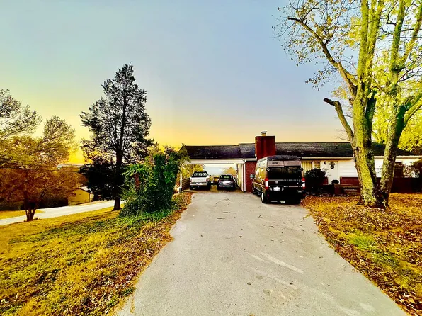326 W Ridgecrest Dr, Kingston, TN 37763