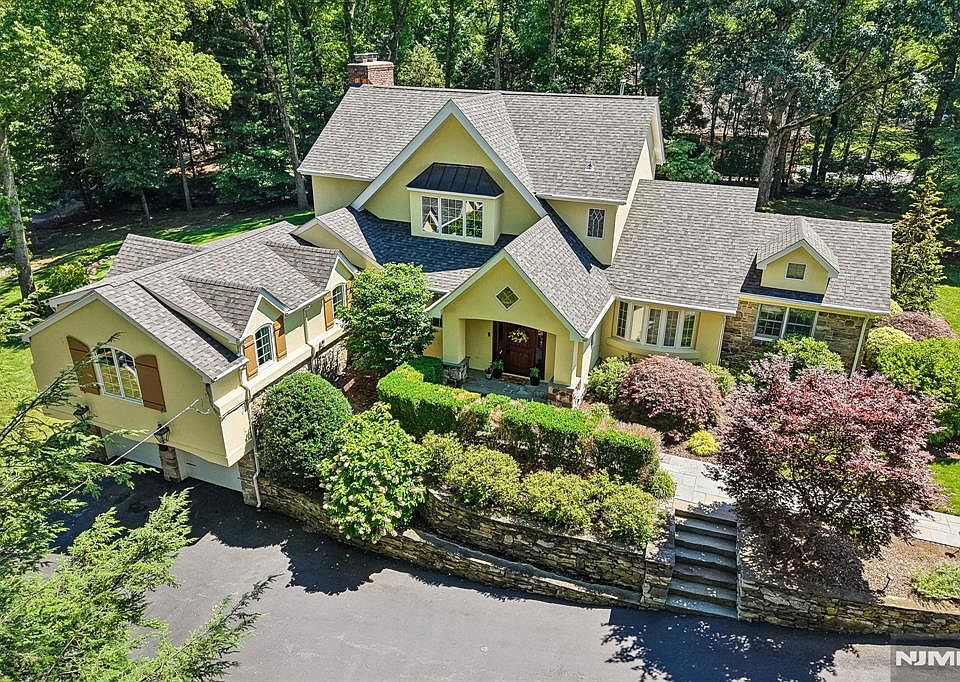 1st image of 650 Fairview Pl