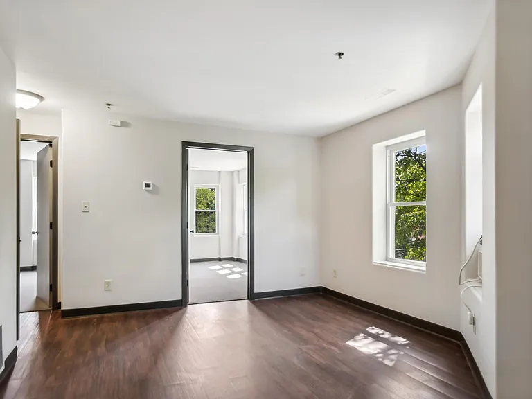 512 S Chicago Ave — Photo 10