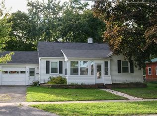 11 Franklin St, Phelps, NY 14532