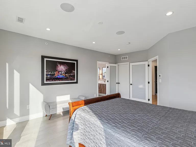 527 Brown St — Photo 22