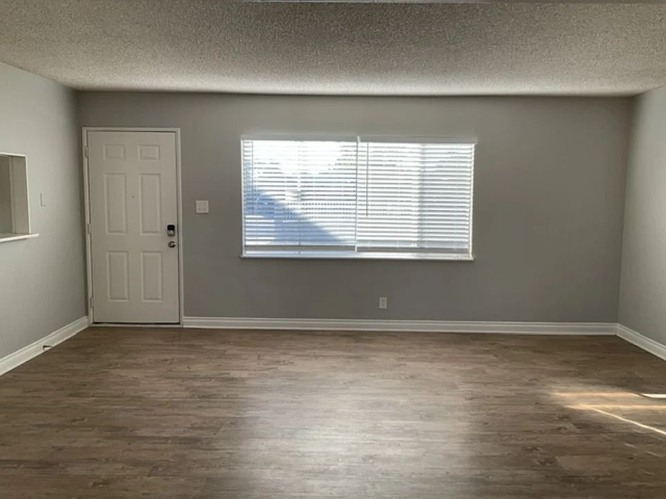 1st image of 822 N Parkside Ave