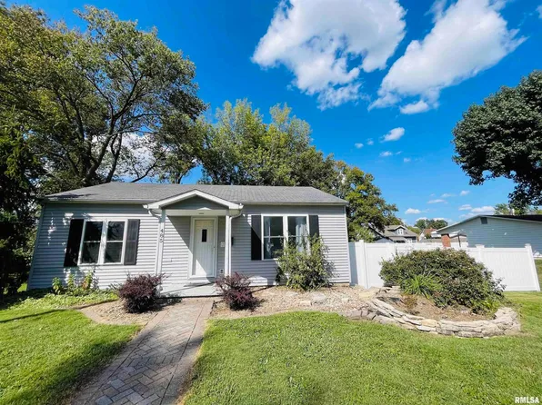 485 W Adams St, Nashville, IL 62263