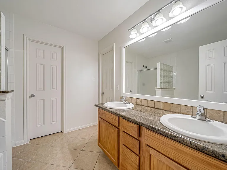 18439 Sunrise Oaks Ct — Photo 18