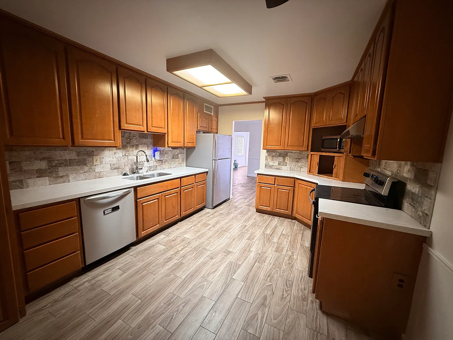 4 bed, 1800 sqft, $3,000 — Photo 4
