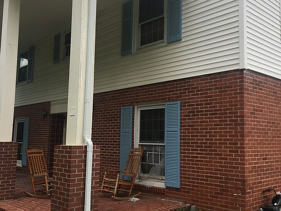 2nd image of 320 S Willow St