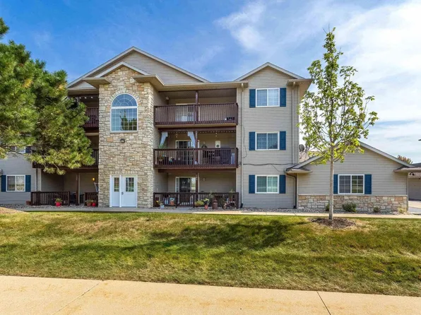 105 E Price St Unit 303, Eldridge, IA 52748