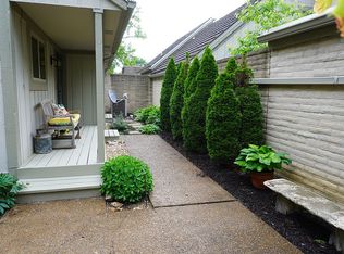 86 SW Pepper Tree Ln, Topeka, KS 66611