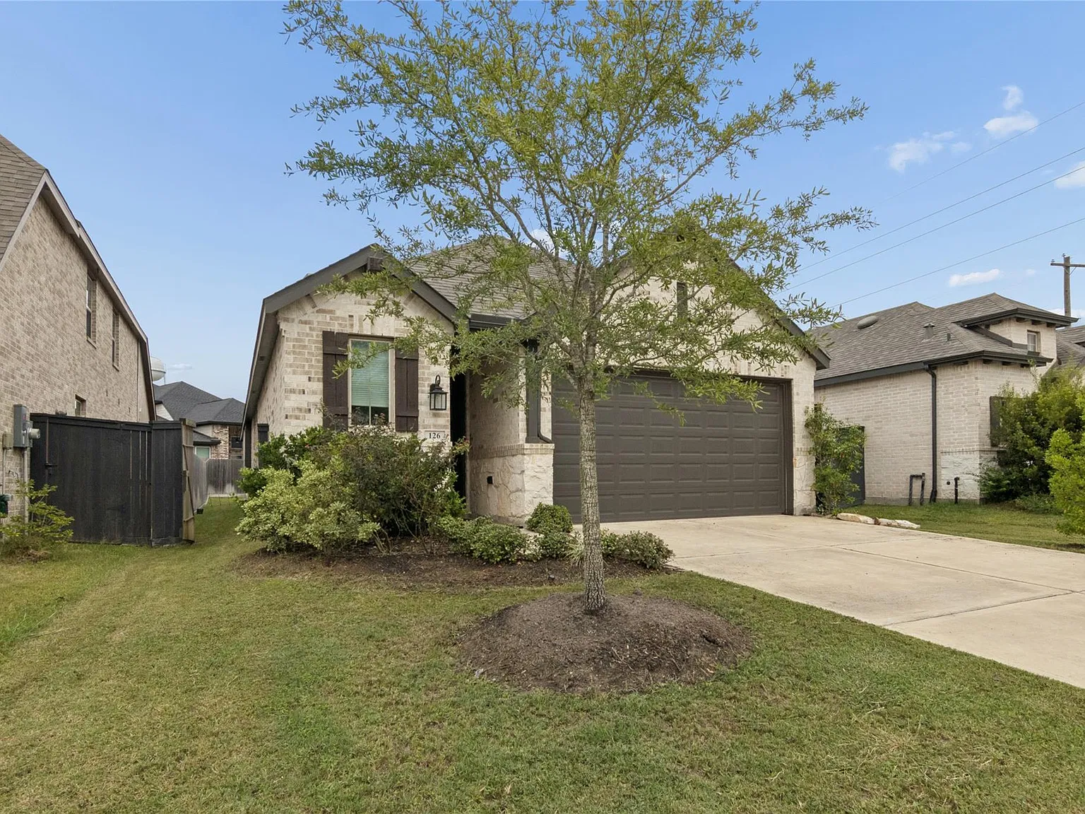 4 bed, 3.0 bath, 1854 sqft, $2,900 — Photo 2