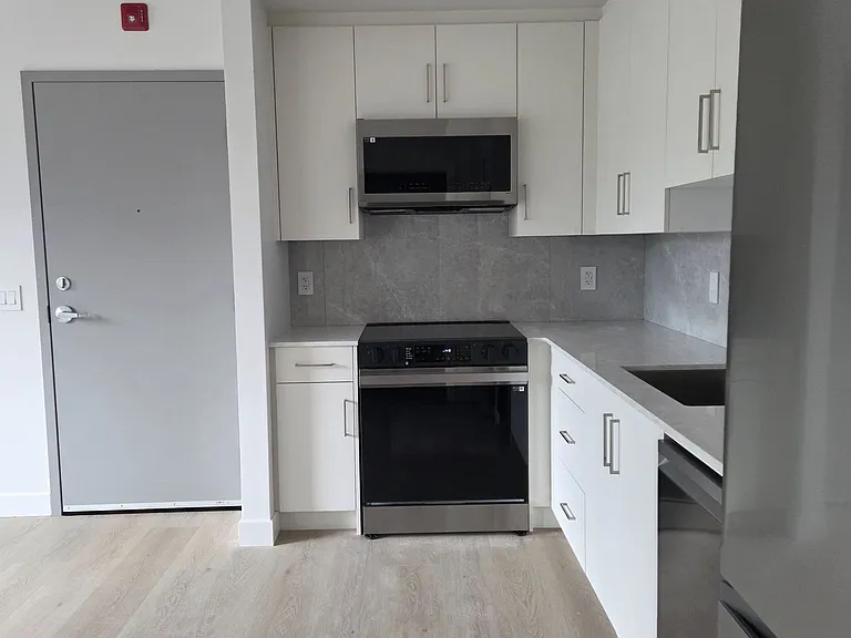 250 Shakespeare St #3 — Photo 3