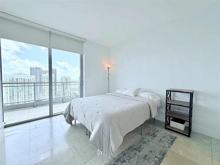 92 SW 3rd St #4311 — Photo 33