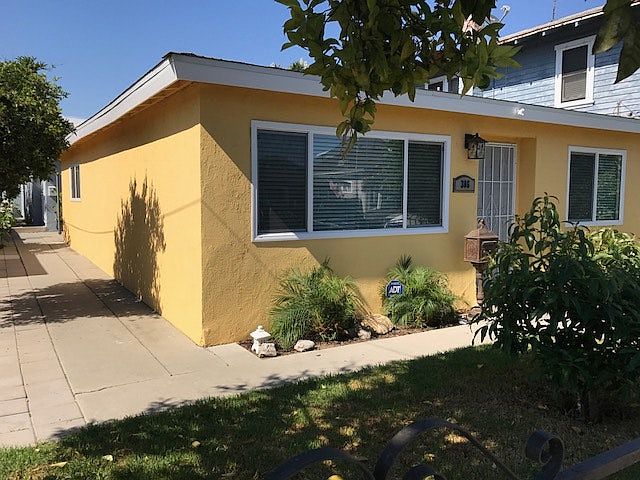 nice front house, gated