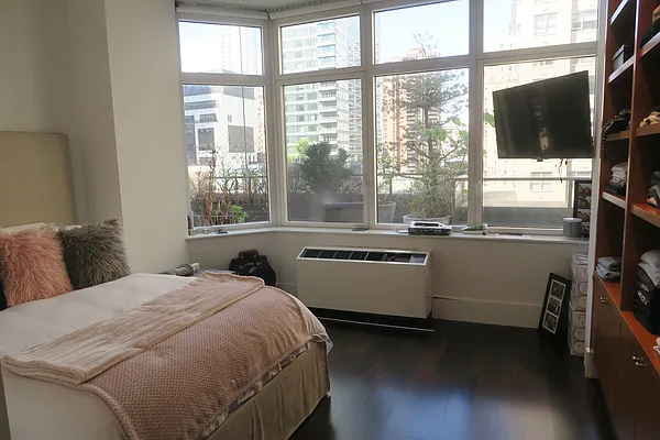 Rented by JSG Realty Corp | media 30