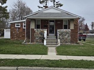 16207 Chesterfield Ave, Eastpointe, MI 48021