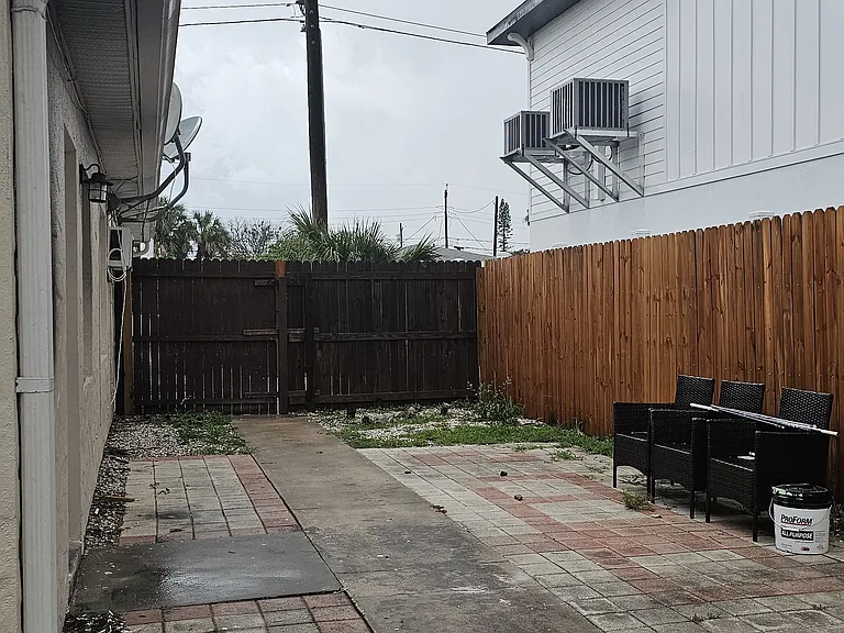 115 145th Ave E #4 — Photo 3