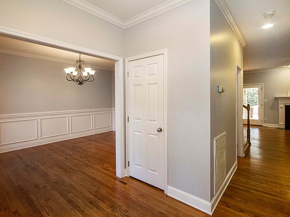 3rd image of 2057 Willow View Ln