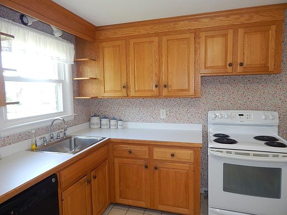 2nd image of 51 Bowes Ave