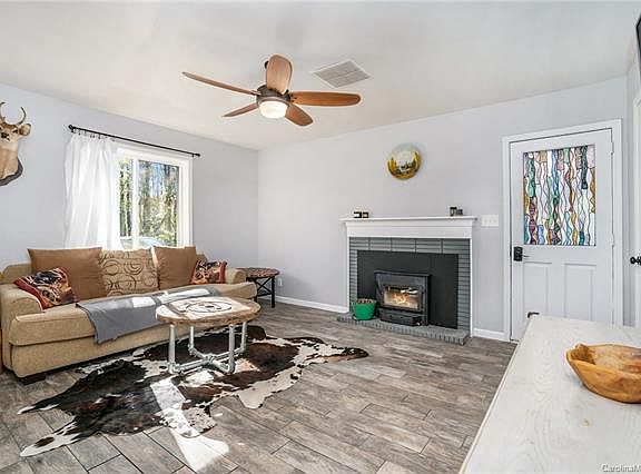 3rd image of 6261 Deliah Ln