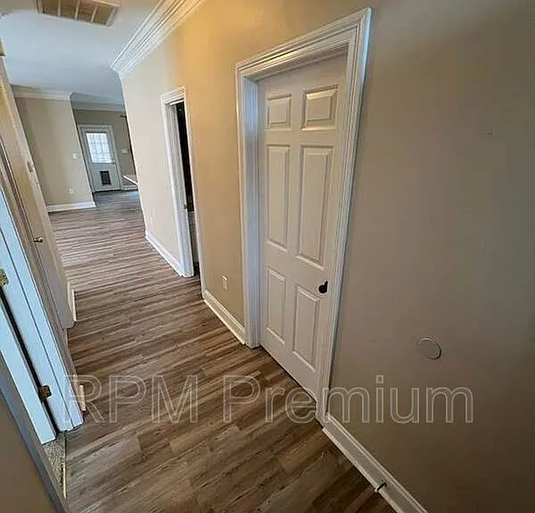 5557 Arialo Dr — Photo 14