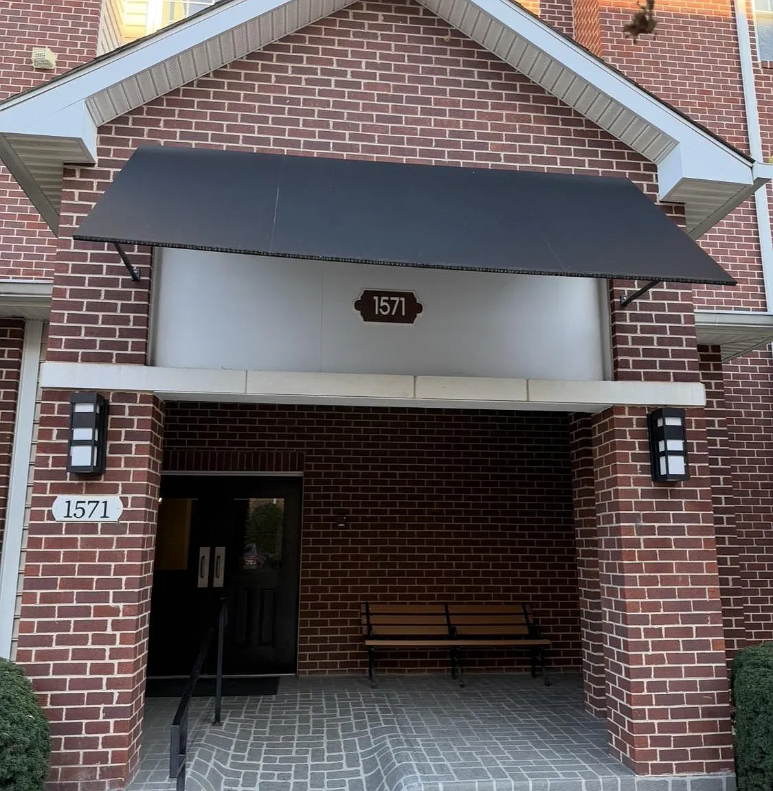Gates Of Mclean Condo — Photo 1