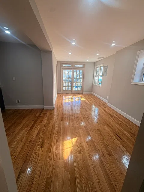 3 bed, 1.5 bath, 1081 sqft, $3,500 — Photo 3