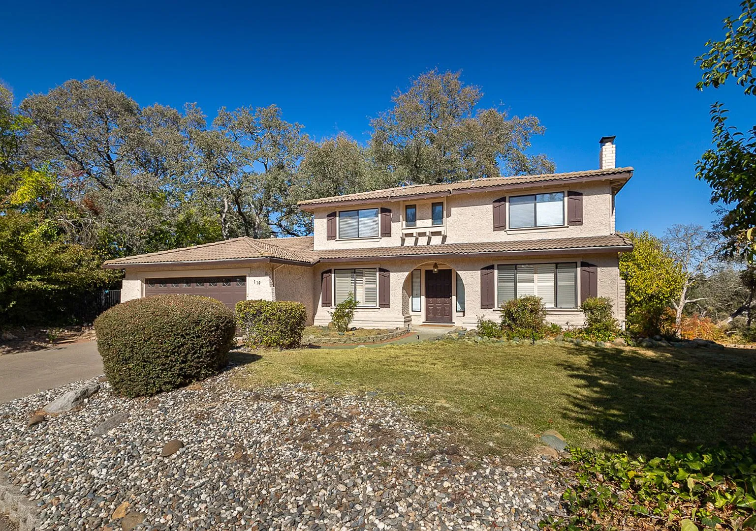 Gorgeous American River Canyon South home on cul-de-sac backing to Hinkle Creek Nature Area. — Photo 2