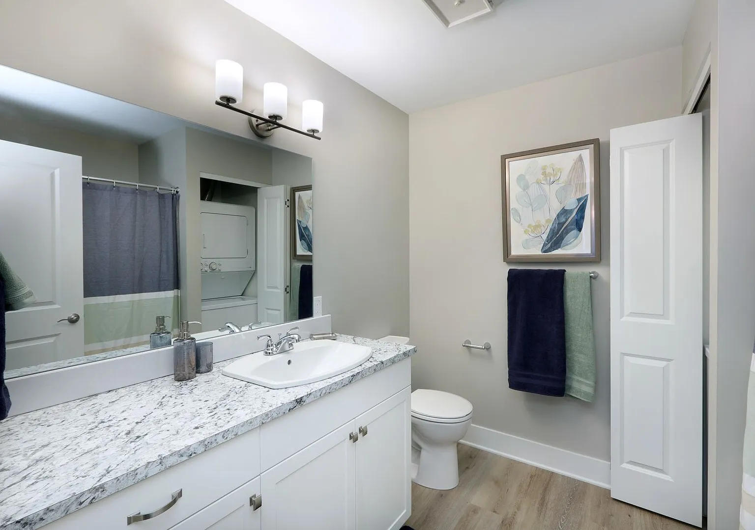 Oak Tree Apartments — Photo 3