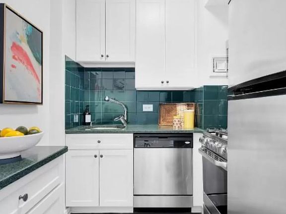 4th image of 440 E 62nd St APT 20H