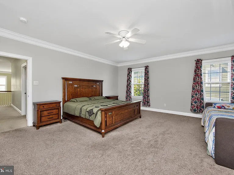 121 Shilling Ave — Photo 29