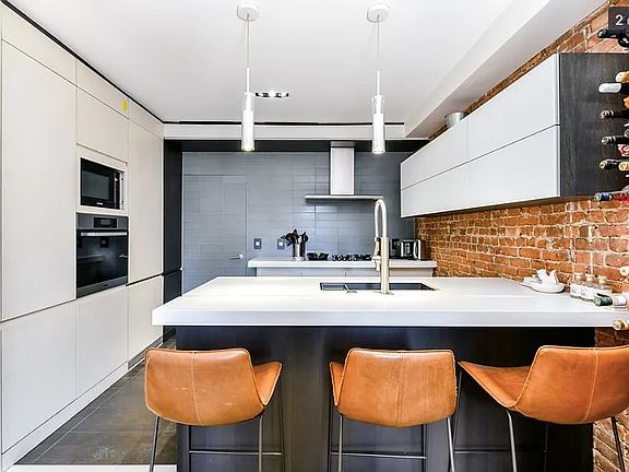 2nd image of 81 Dartmouth St #2