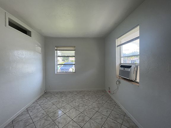4th image of 2228 Grant St APT 1
