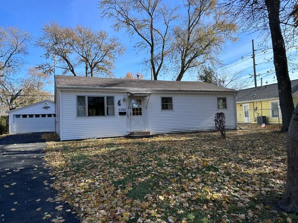 1204 Garden Hills Dr, Champaign, IL 61821