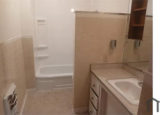 2413 Poplar St — Photo 7