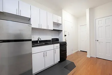 Rented by R New York