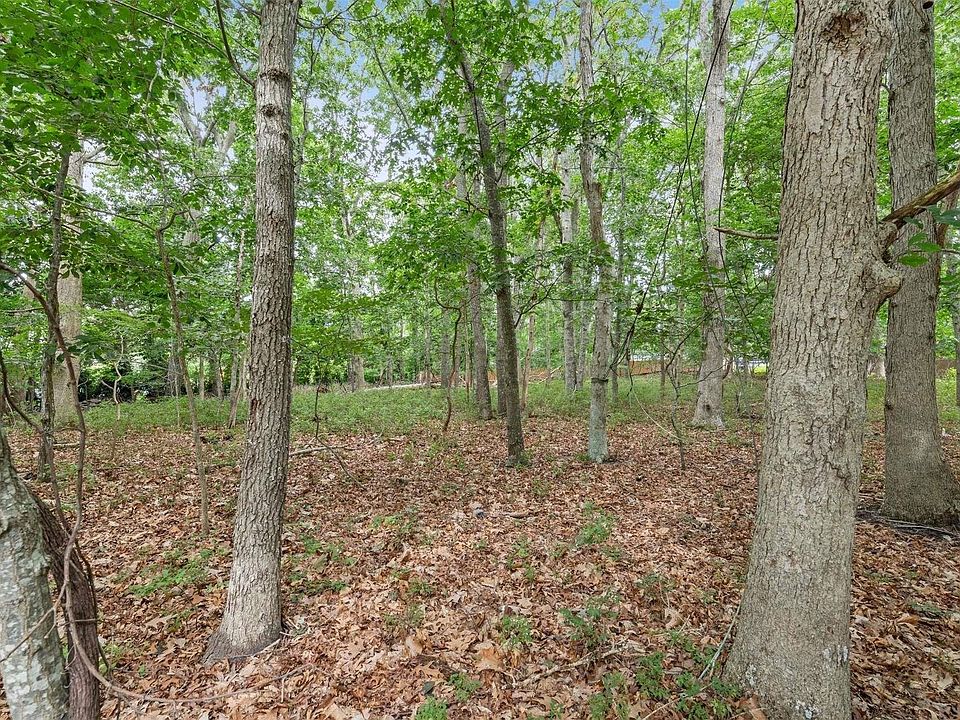 1st image of 779 Noyack Road