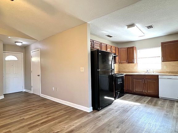 4th image of 1413 Thistledown Dr