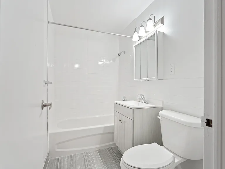 21 Raylawn Cres — Photo 6