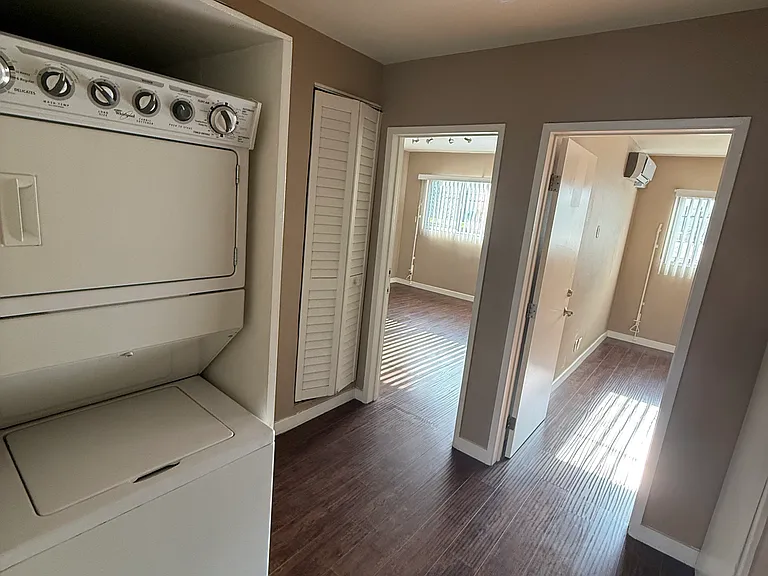 1123 W 37th Dr #3 — Photo 3