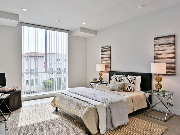 3rd image of 727 Wilcox Ave Unit 303