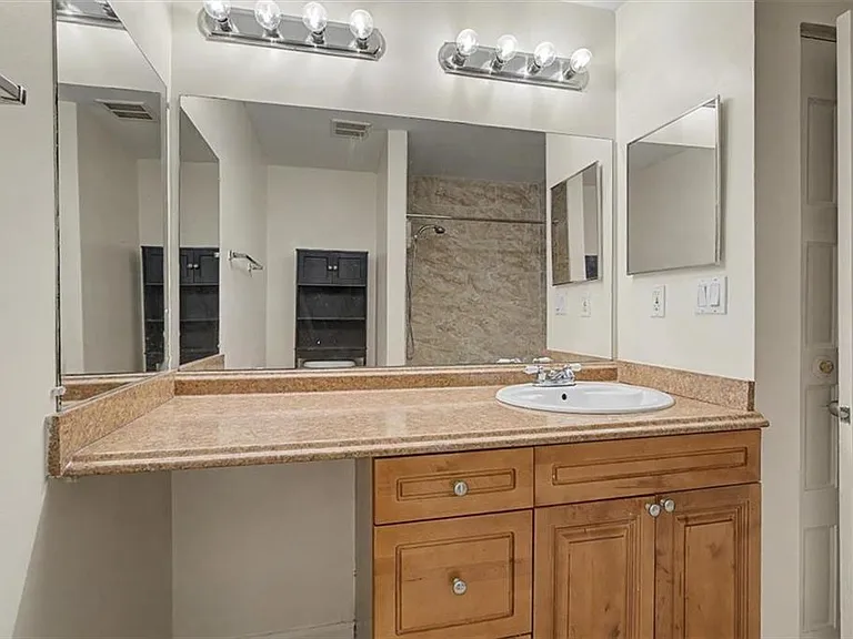 6350 Hawthorne Ter — Photo 35