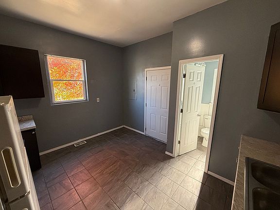 4th image of 31 & 33 E Raymond St #3B-2BA-1100SQFT