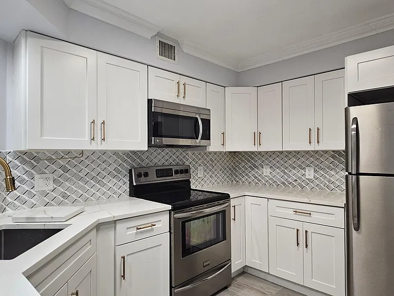 400 Scotia Dr #203 — Photo 28