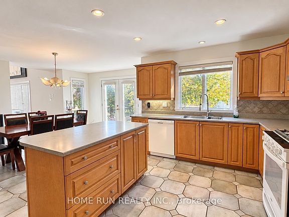 4th image of 124 Ridgefield Cres