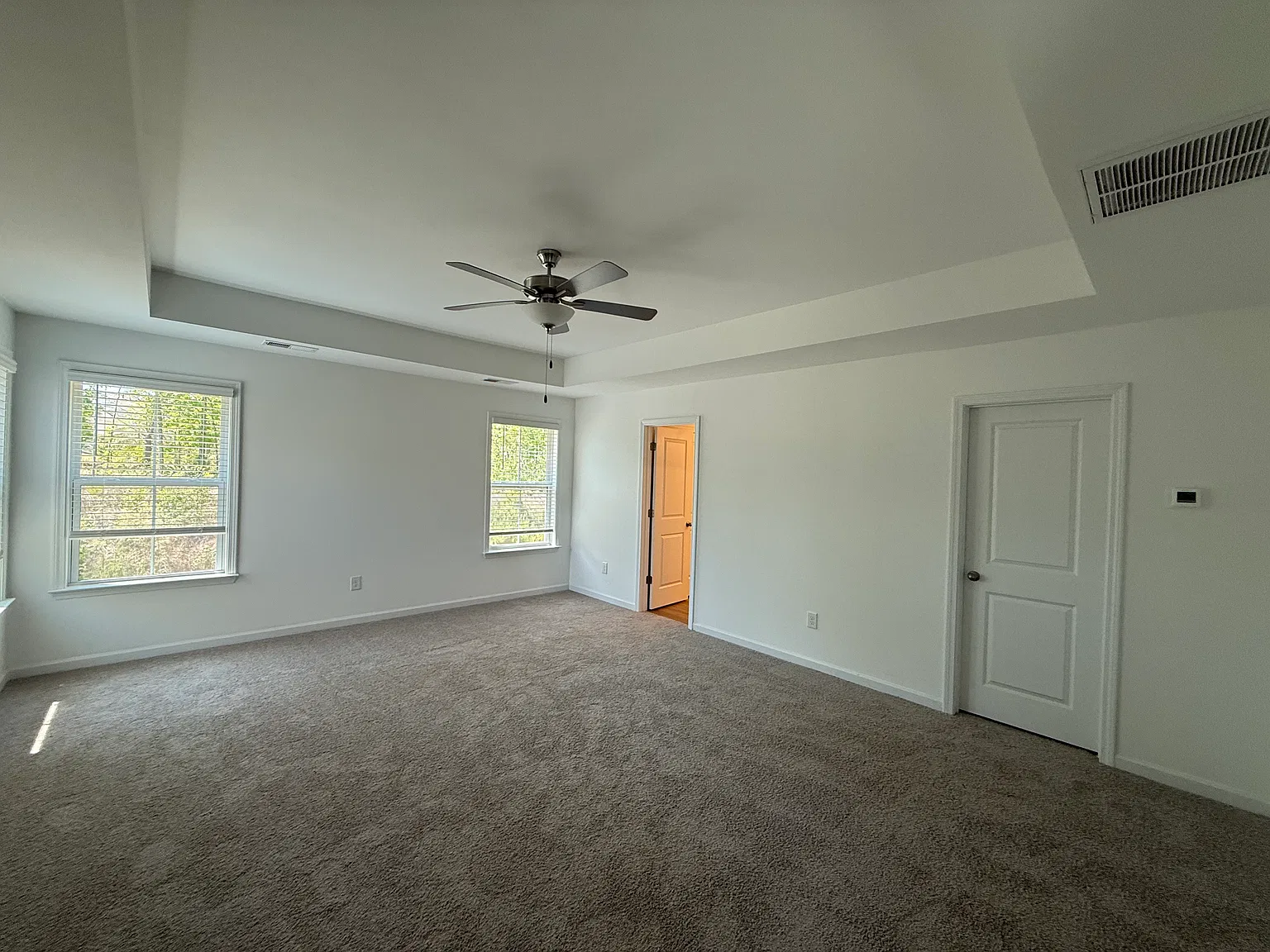 5 bed, 2586 sqft, $2,595 — Photo 4